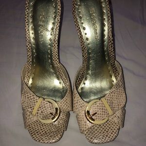 BCBG SHOES STILETTOS!!! Size 8. Gold snake print